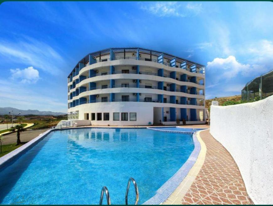Studio hautte game avec piscine. Cabo Negro Extérieur photo