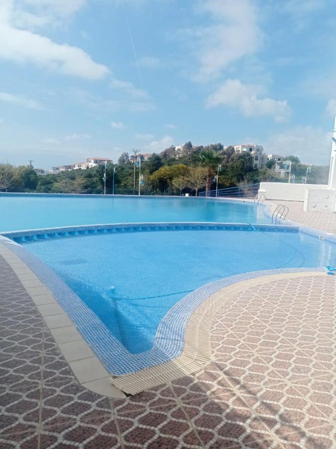 Studio hautte game avec piscine. Cabo Negro Extérieur photo