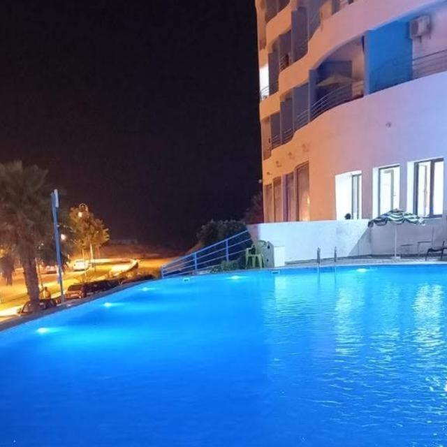 Studio hautte game avec piscine. Cabo Negro Extérieur photo